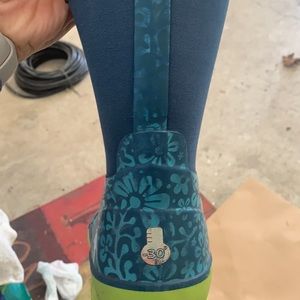 Girls bog boots size 13